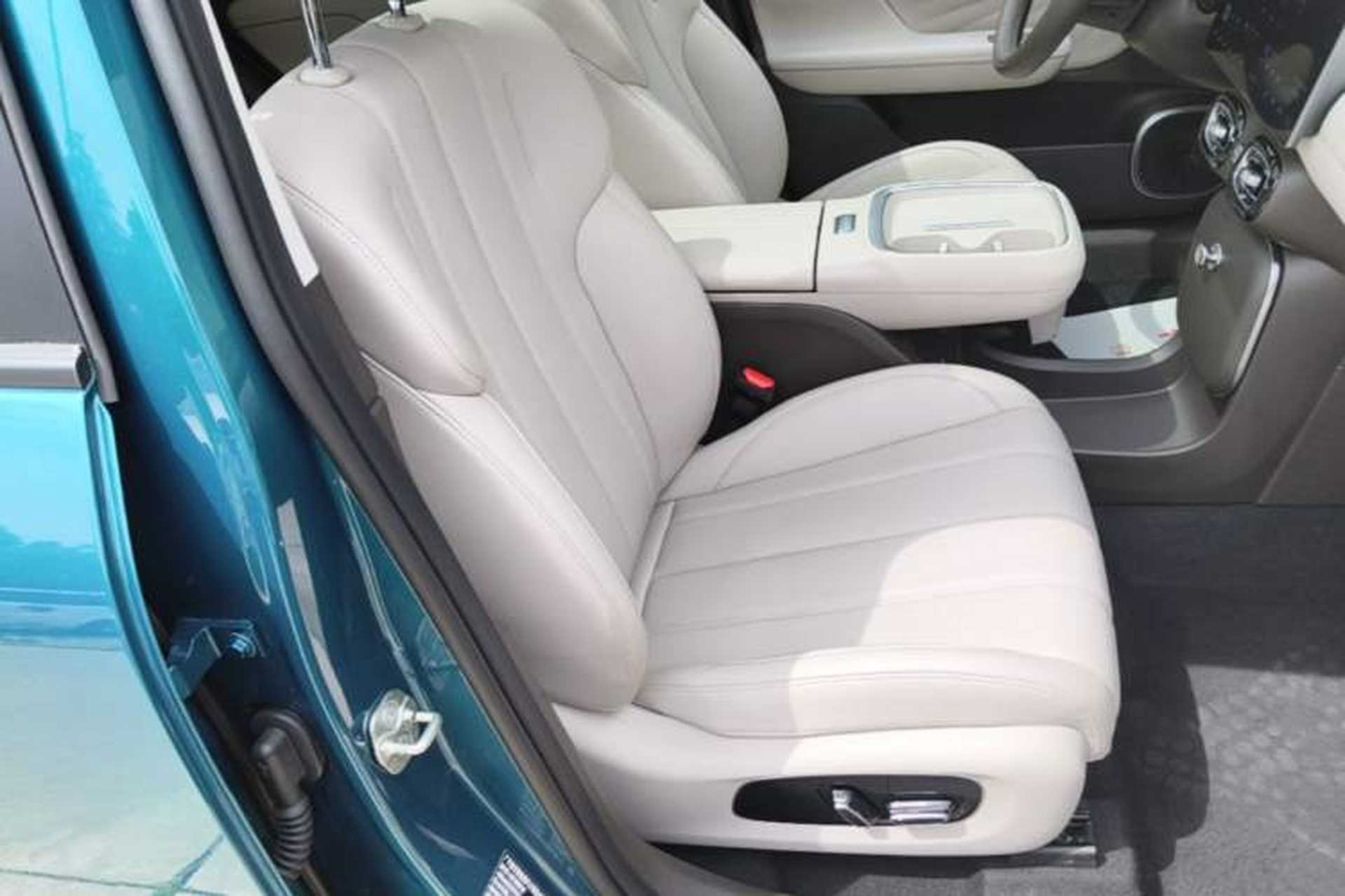 Used AION UT 2025 420 Prestige Edition Right Front Seat