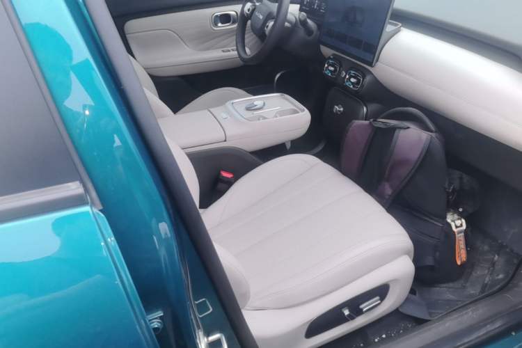 Used AION UT 2025 420 Prestige Edition Right Front Seat