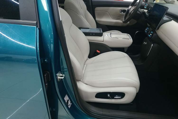 Used AION UT 2025 420 Prestige Edition Right Front Seat