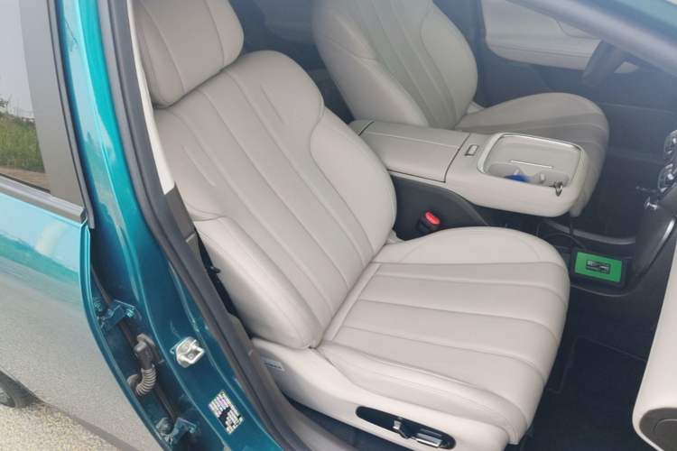 Used AION UT 2025 420 Prestige Edition Right Front Seat