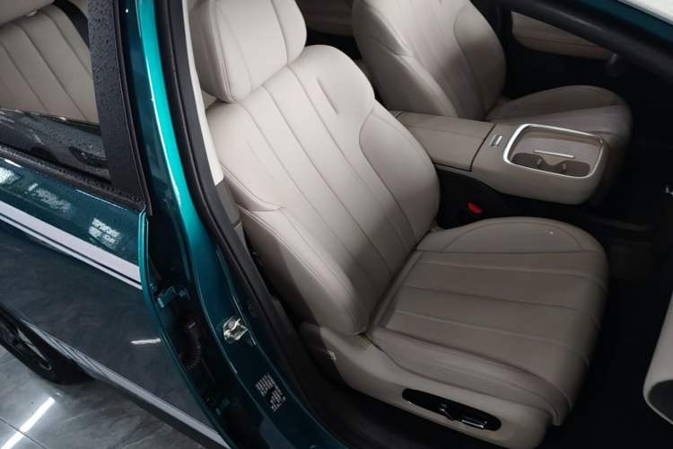 Used AION UT 2025 420 Prestige Edition Right Front Seat