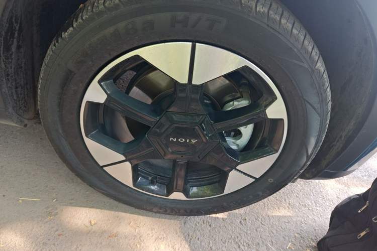 Used AION UT 2025 420 Prestige Edition Right Front Wheel Hub