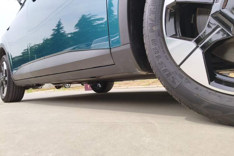 Used AION UT 2025 420 Prestige Edition Right Side Sill