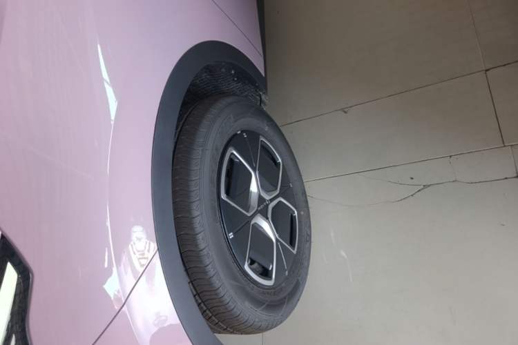 Used AION UT 2025 330 Starlight Edition Exterior 4