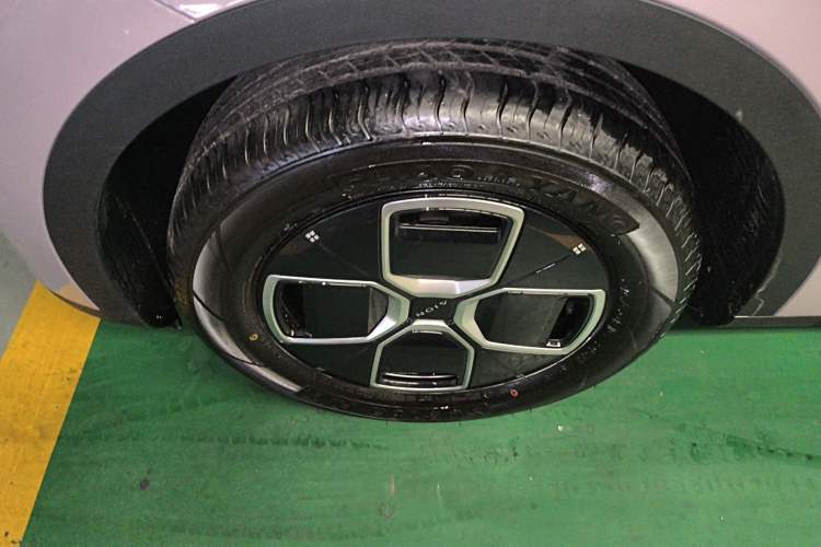 Used AION UT 2025 330 Starlight Edition Exterior 4