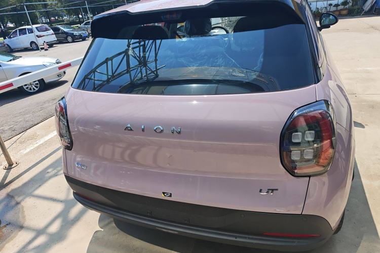 Used AION UT 2025 330 Starlight Edition Exterior 4