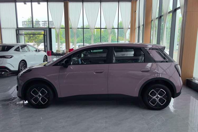 Used AION UT 2025 330 Starlight Edition Exterior 4