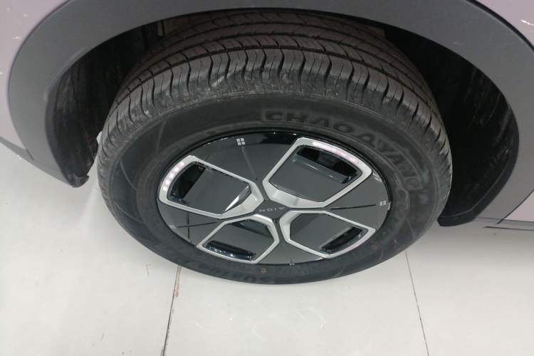 Used AION UT 2025 330 Star Edition Exterior 5
