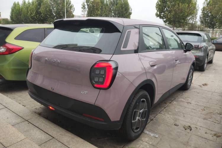 Used AION UT 2025 330 Starlight Edition Exterior 5