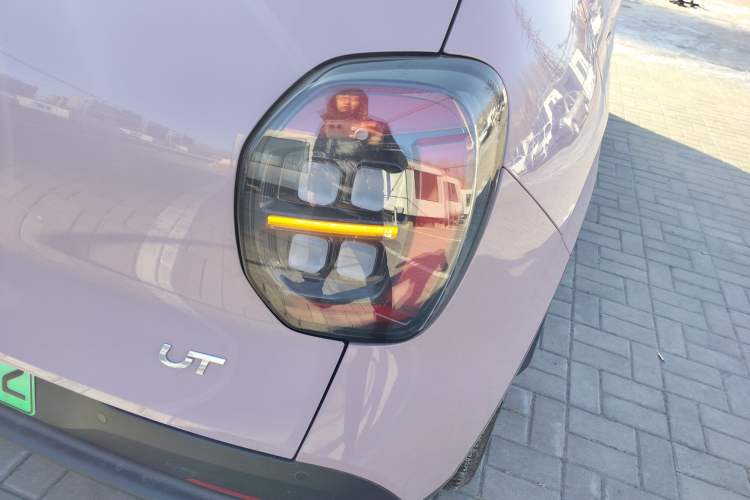 Used AION UT 2025 330 Starlight Edition Exterior 6