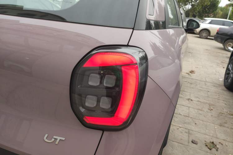 Used AION UT 2025 330 Starlight Edition Exterior 6