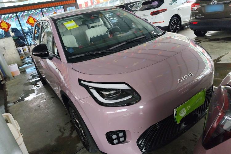Used AION UT 2025 330 Starlight Edition Front Right 45 Deg