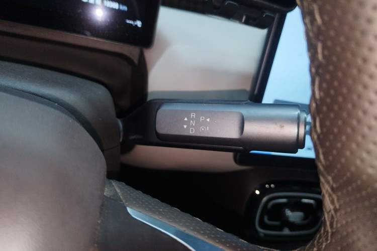 Used AION UT 2025 420 Intelligent Luxury Edition Gear Lever