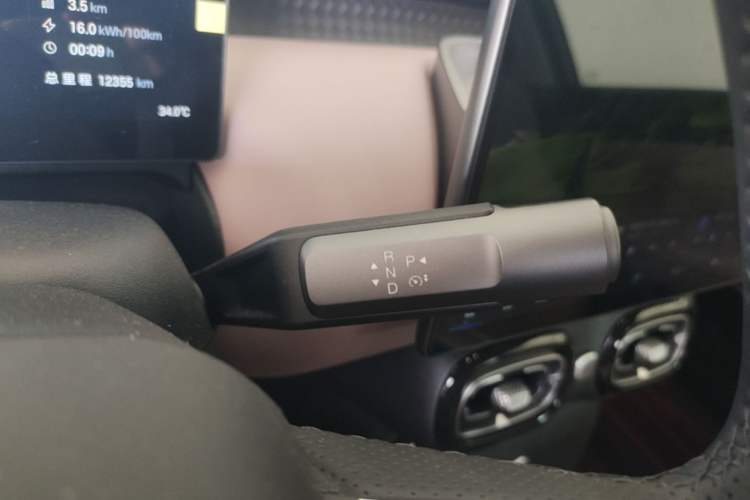 Used AION UT 2025 420 Intelligent Luxury Edition Gear Lever
