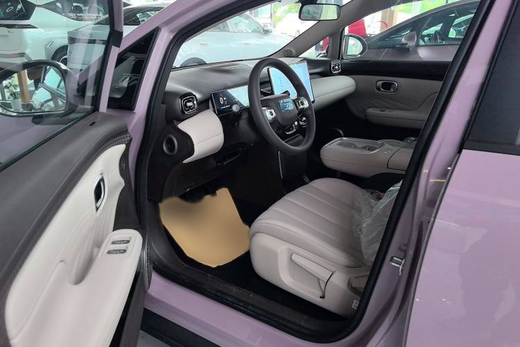 Used AION UT 2025 330 Starlight Edition Interior 1