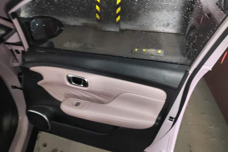 Used AION UT 2025 330 Star Edition Interior 5