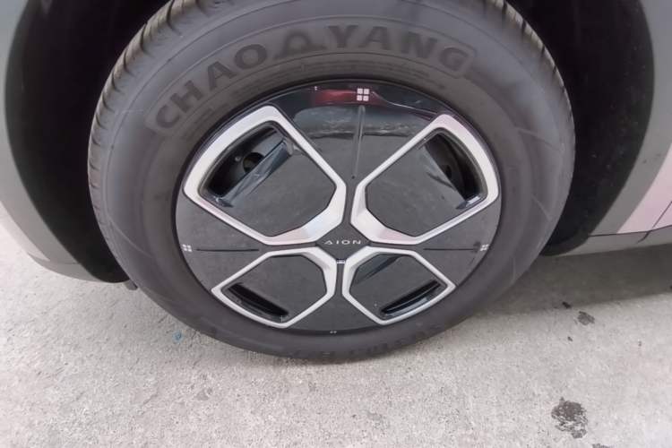 Used AION UT 2025 330 Starlight Edition Left Front Wheel Hub