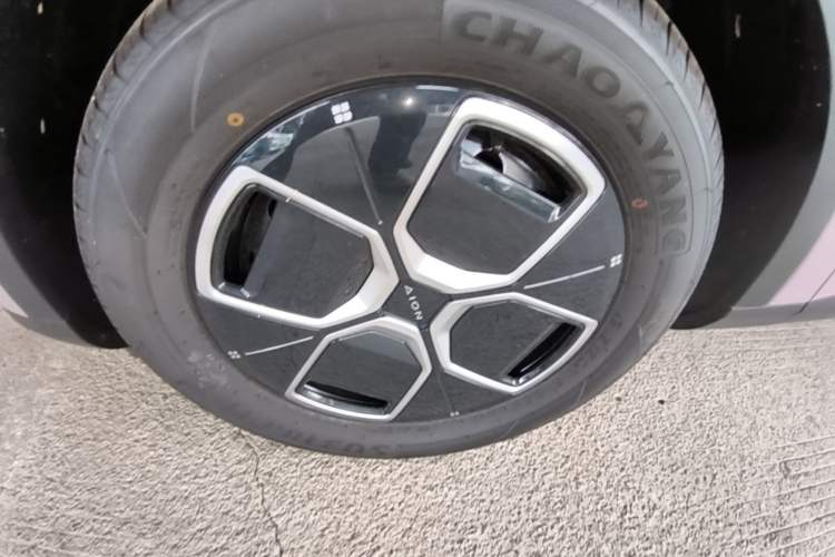 Used AION UT 2025 330 Starlight Edition Left Front Wheel Hub