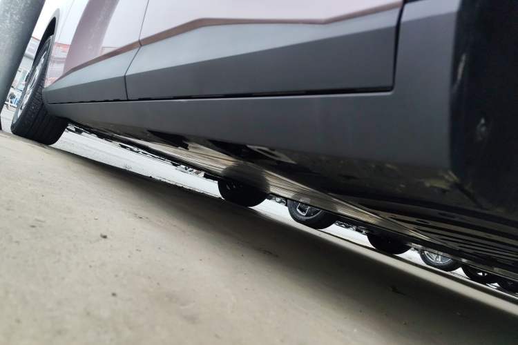 Used AION UT 2025 330 Starlight Edition Left Side Sill