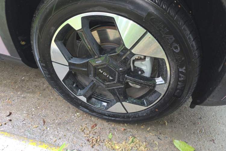 Used AION UT 2025 420 Prestige Edition Right Front Wheel Hub