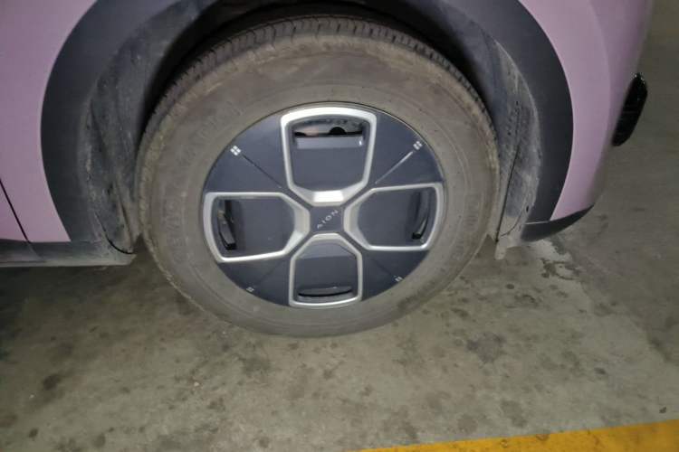 Used AION UT 2025 420 Smart Edition Right Front Wheel Hub