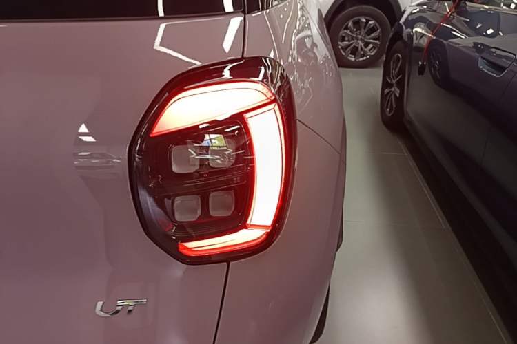 Used AION UT 2025 330 Starlight Edition Right Rear Taillight