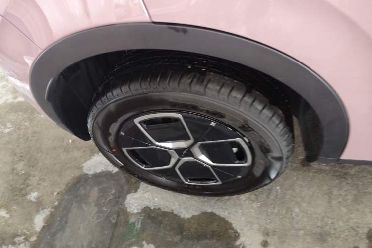 Used AION UT 2025 330 Starlight Edition Right Rear Wheel Hub