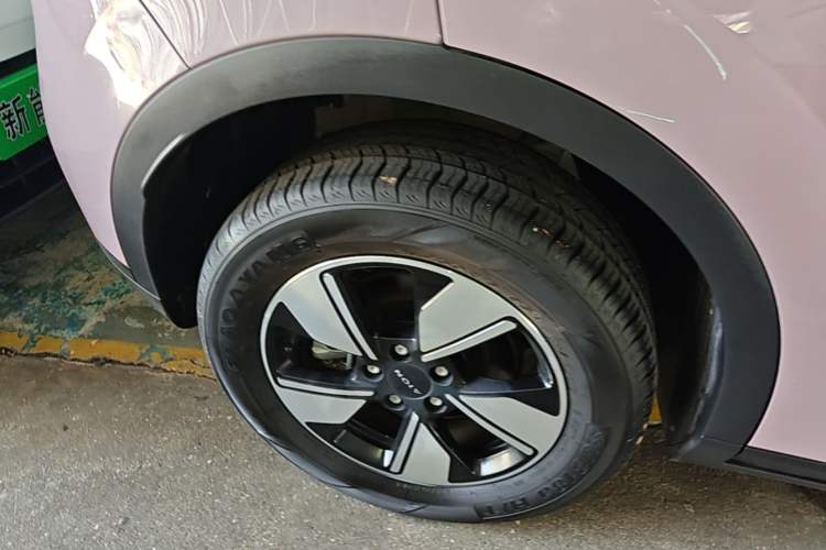 Used AION UT 2025 420 Intelligent Luxury Edition Right Rear Wheel Hub