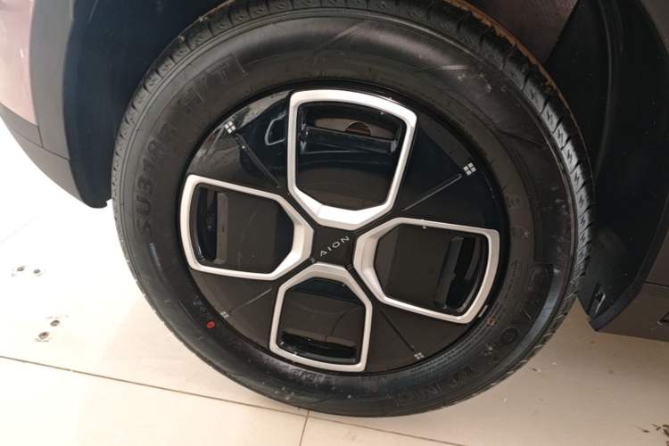 Used AION UT 2025 330 Starlight Edition Right Rear Wheel Hub