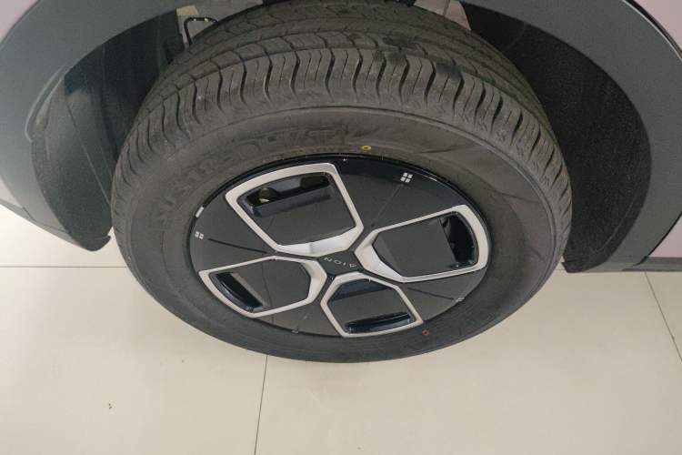 Used AION UT 2025 330 Star Edition Right Rear Wheel Hub