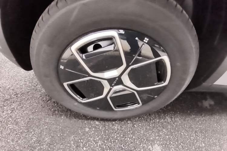 Used AION UT 2025 330 Starlight Edition Right Rear Wheel Hub