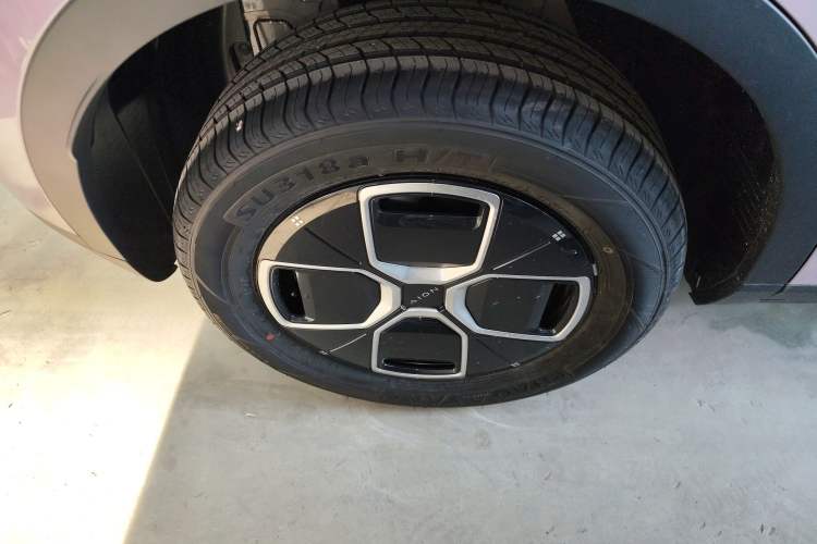 Used AION UT 2025 330 Starlight Edition Right Rear Wheel Hub