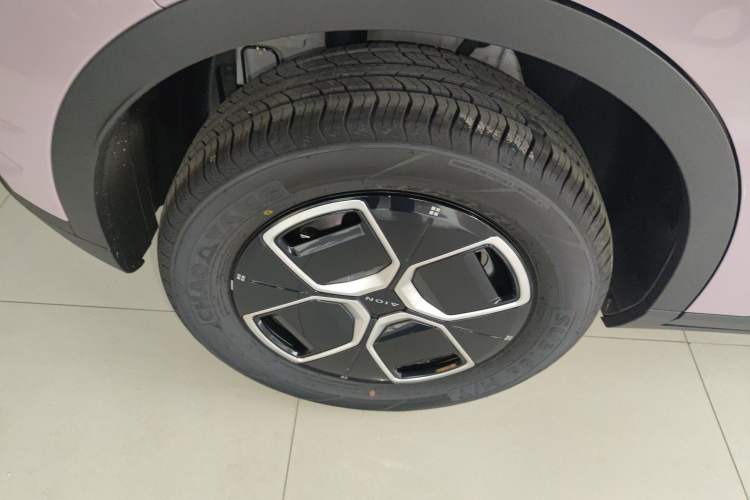 Used AION UT 2025 330 Star Edition Right Rear Wheel Hub