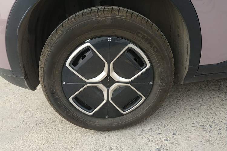 Used AION UT 2025 330 Starlight Edition Right Rear Wheel Hub