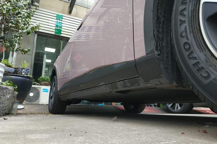 Used AION UT 2025 420 Intelligent Luxury Edition Right Side Sill