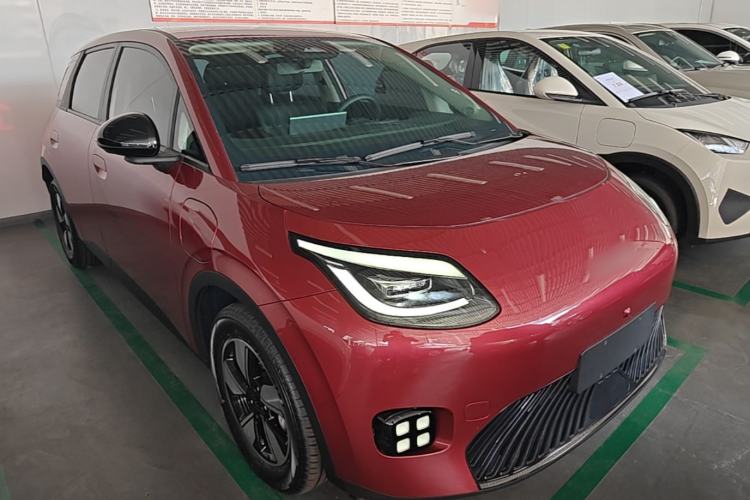 Used AION UT 2025 420 Intelligent Luxury Edition Front Right 45 Deg