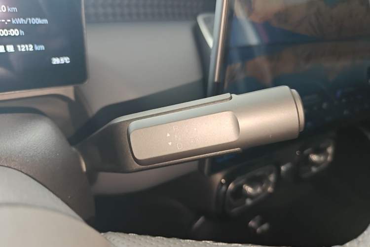 Used AION UT 2025 420 Intelligent Luxury Edition Gear Lever