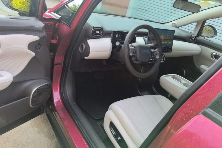 Used AION UT 2025 420 Intelligent Luxury Edition Interior 2