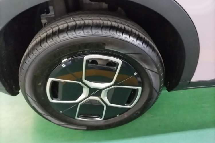 Used AION UT 2025 330 Starlight Edition Right Rear Wheel Hub