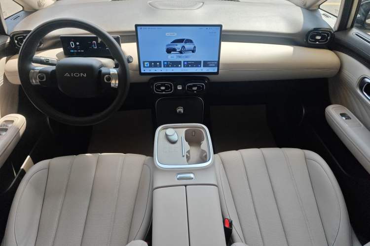 Used AION UT 2025 420 Prestige Edition Center Console