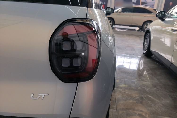 Used AION UT 2025 330 Starlight Edition Exterior 3