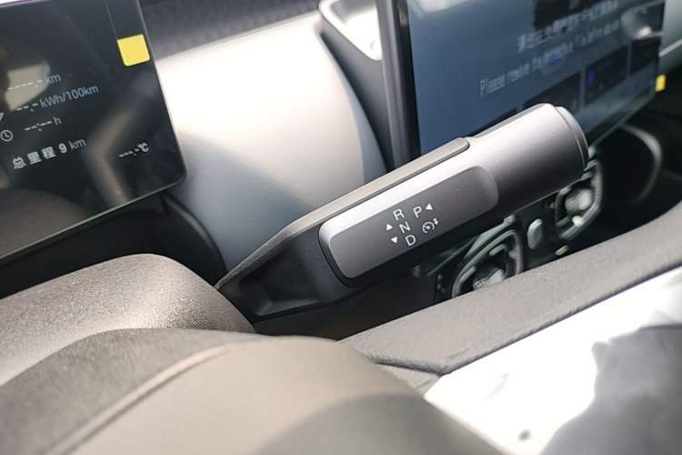 Used AION UT 2025 420 Smart Edition Gear Lever