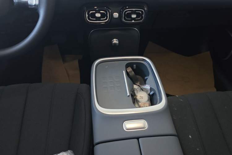 Used AION UT 2025 330 Starlight Edition Gear Lever