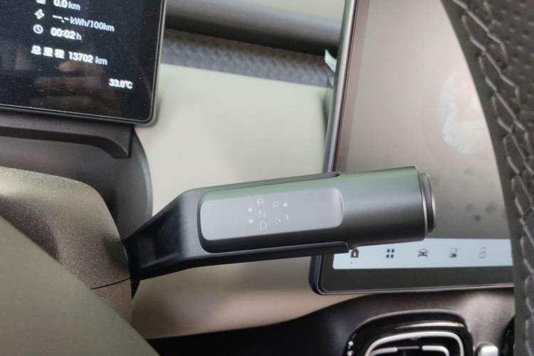 Used AION UT 2025 420 Intelligent Luxury Edition Gear Lever