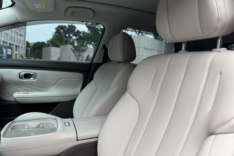Used AION UT 2025 420 Prestige Edition Interior 10