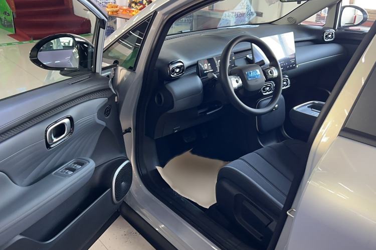 Used AION UT 2025 330 Starlight Edition Interior 2
