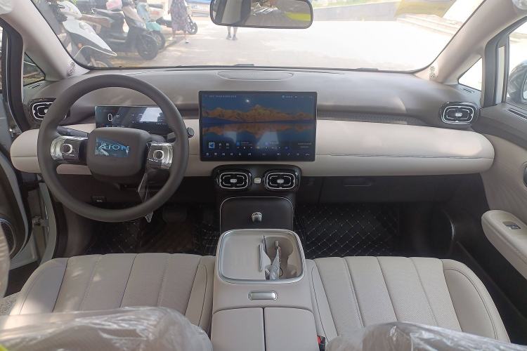 Used AION UT 2025 420 Smart Edition Interior 2