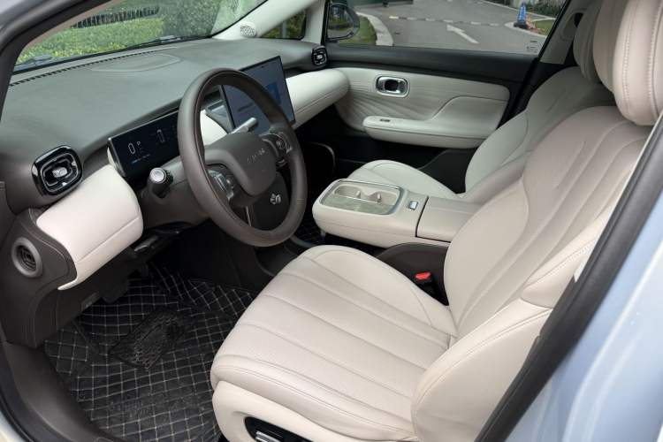Used AION UT 2025 420 Prestige Edition Interior 2