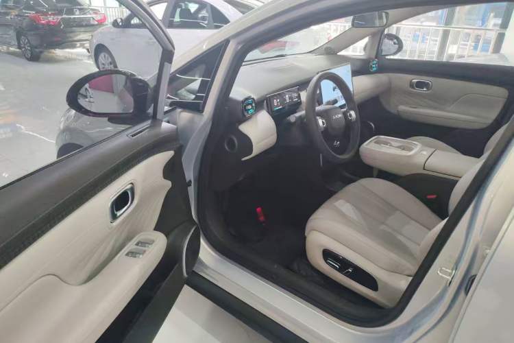 Used AION UT 2025 420 Prestige Edition Interior 4