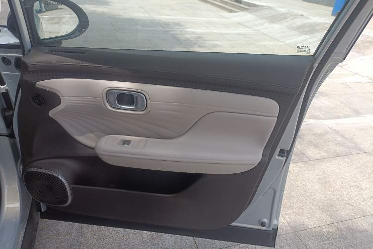 Used AION UT 2025 420 Smart Edition Interior 5